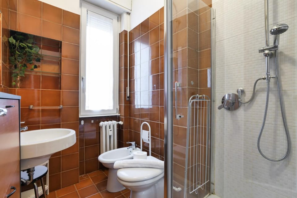 Shower, Toilet, Bathroom, bidet, towels