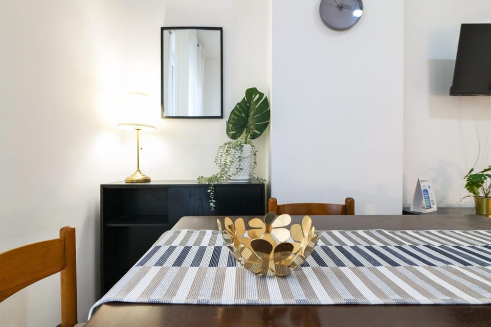 Photo of the whole room, Dining area, Bedroom