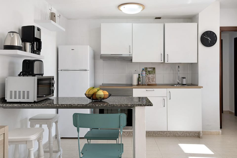 Kitchen or kitchenette, Living room
