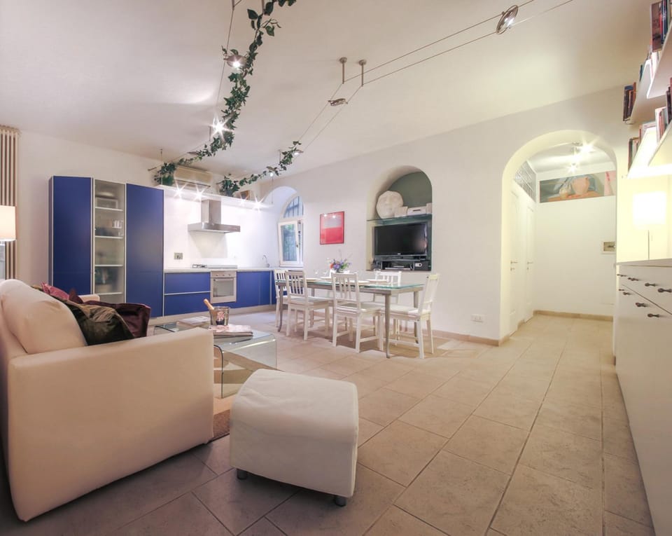 TV and multimedia, Kitchen or kitchenette, Seating area, Dining area