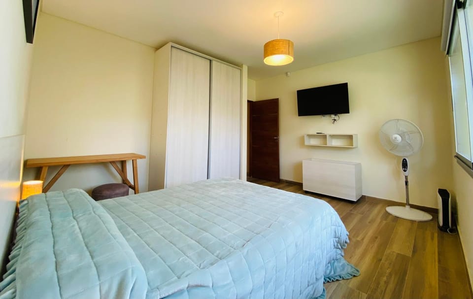 Bed, TV and multimedia, Photo of the whole room, Bedroom, wardrobe