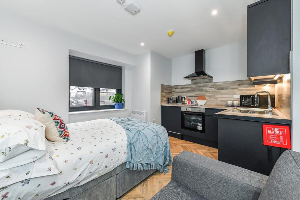 Kitchen or kitchenette, Photo of the whole room, Seating area, Bedroom