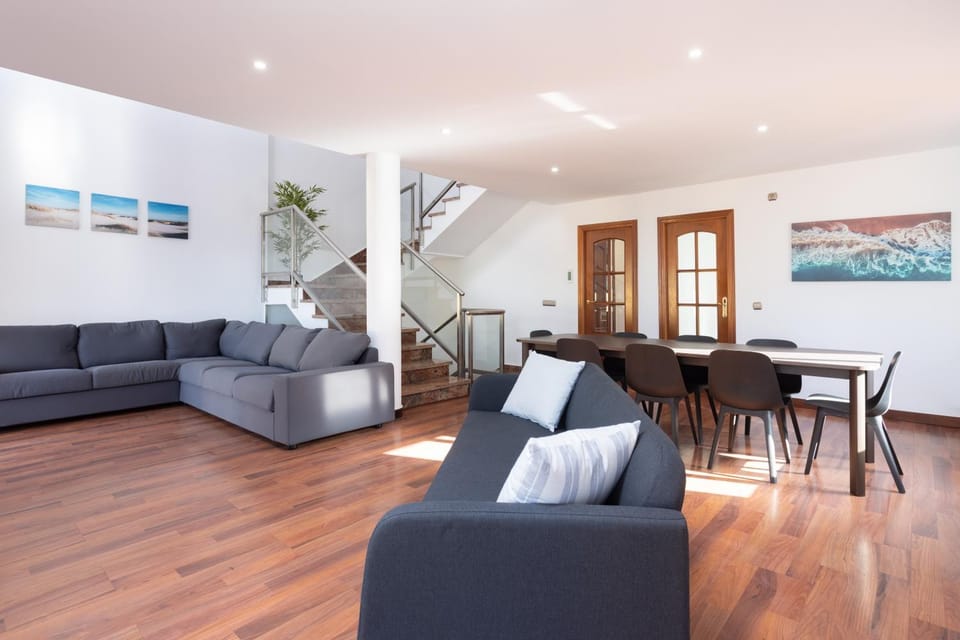 Living room, Seating area, Dining area