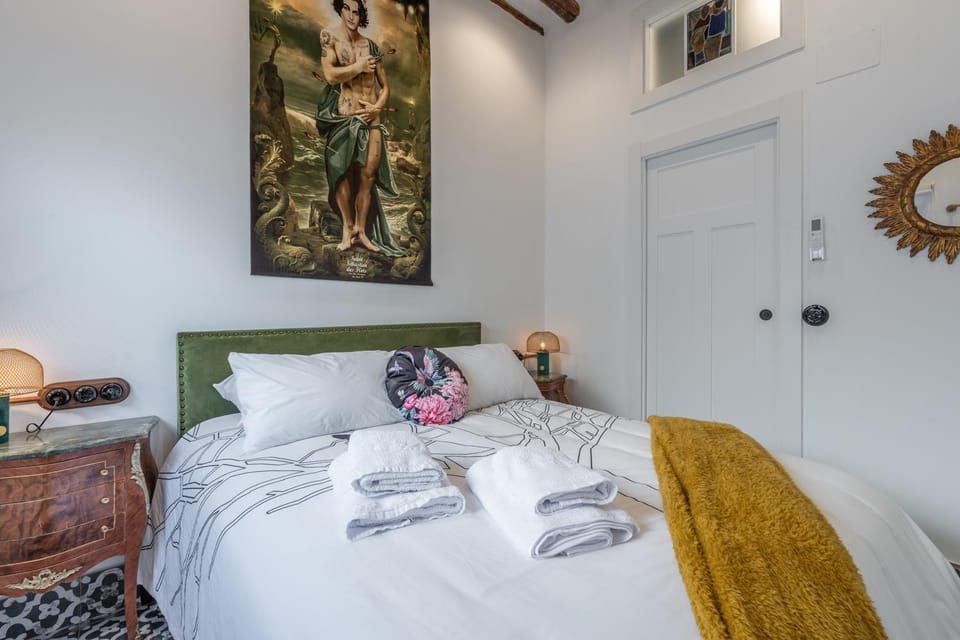 Bed, Photo of the whole room, Bedroom