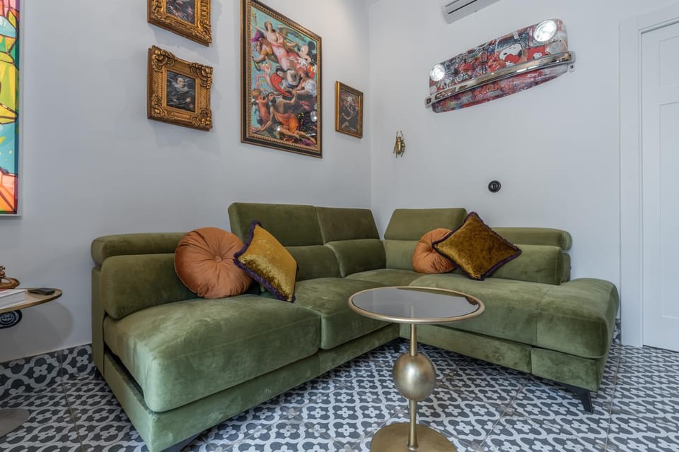 Living room, Seating area