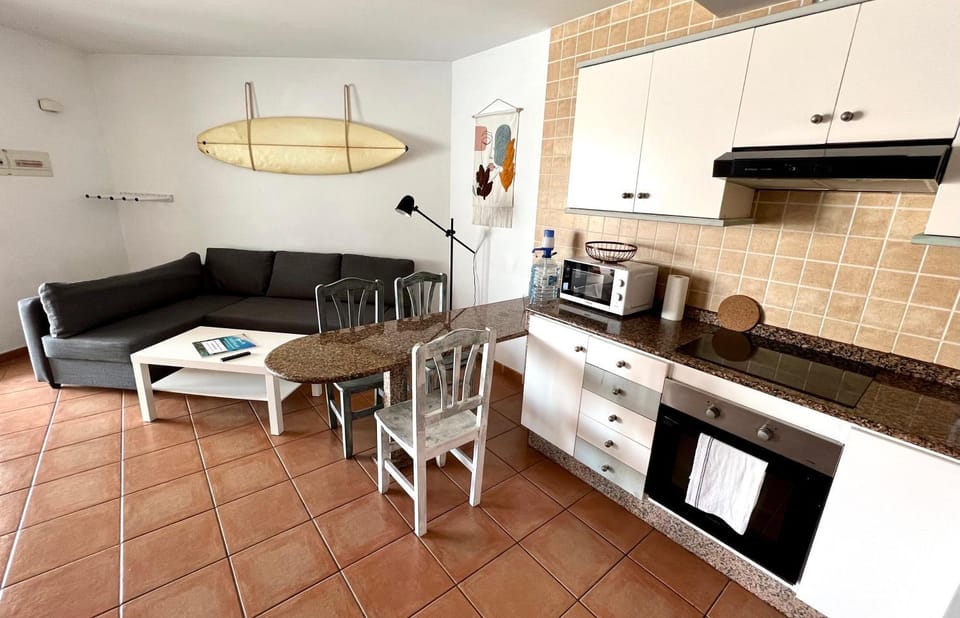 Kitchen or kitchenette, Living room, minibar, pet friendly, kitchen