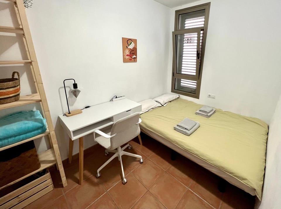 Bed, Photo of the whole room, Bedroom, hair dresser, towels