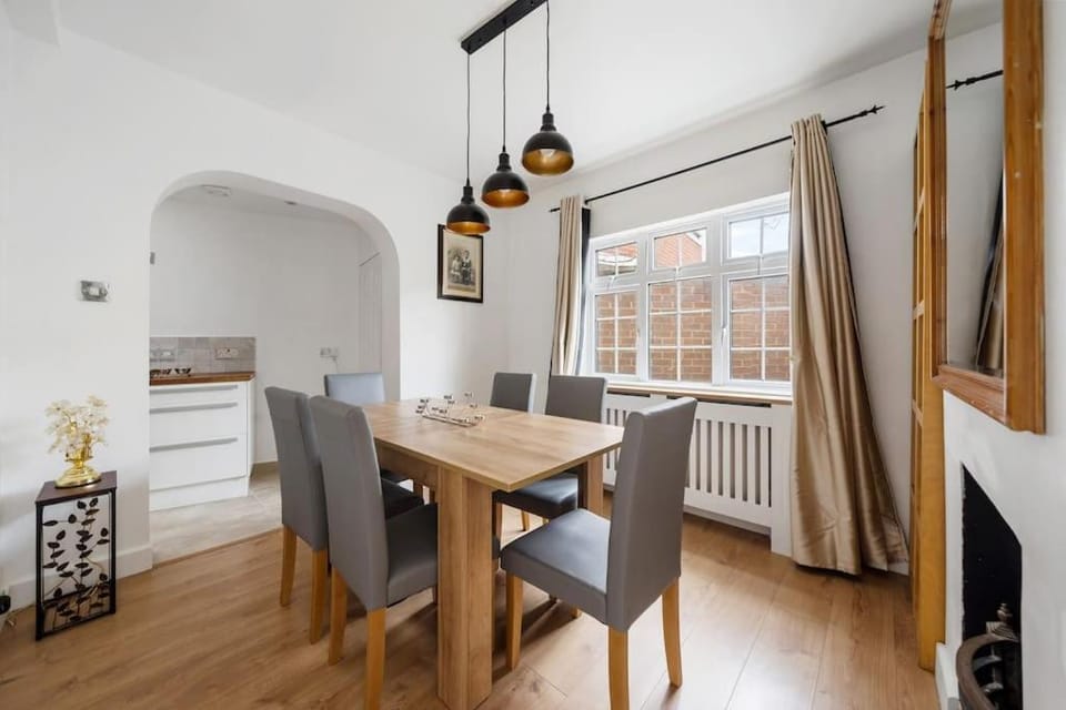 Charming Cottage in Hampstead Heath House in London Borough of Camden