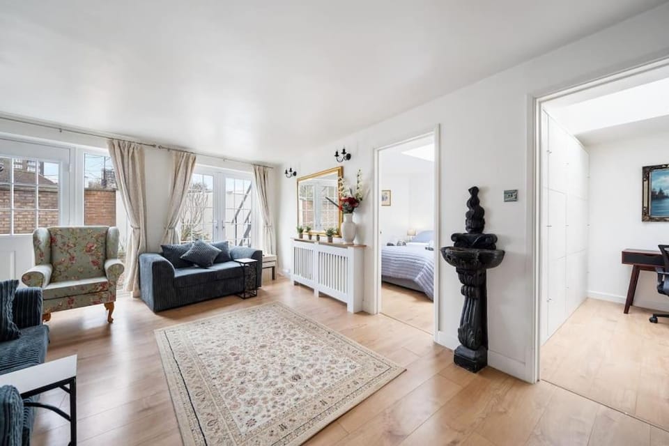 Charming Cottage in Hampstead Heath House in London Borough of Camden