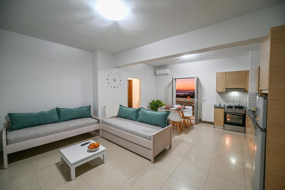 Kitchen or kitchenette, Living room, Seating area, Dining area, minibar, pet friendly, stove