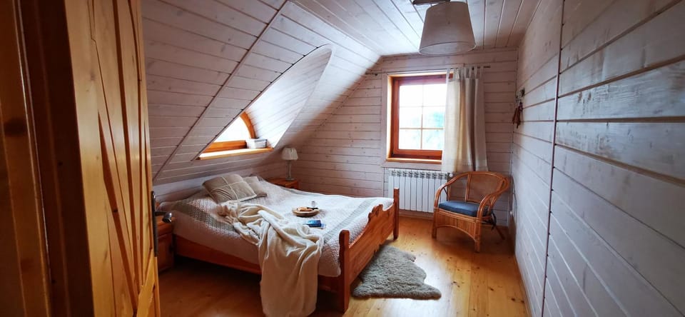 Bed, Photo of the whole room, Seating area, Bedroom