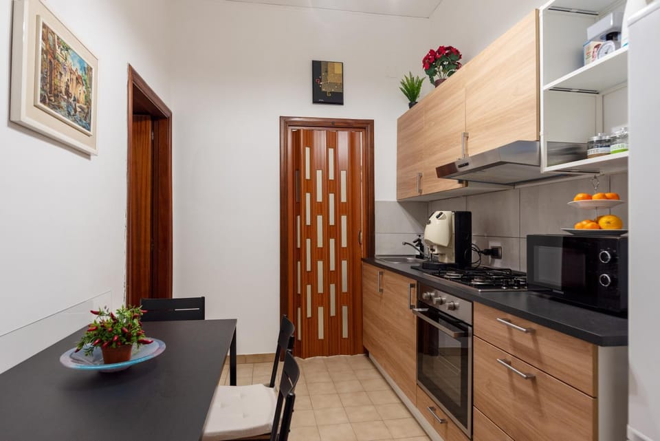 Dining area, kitchen
