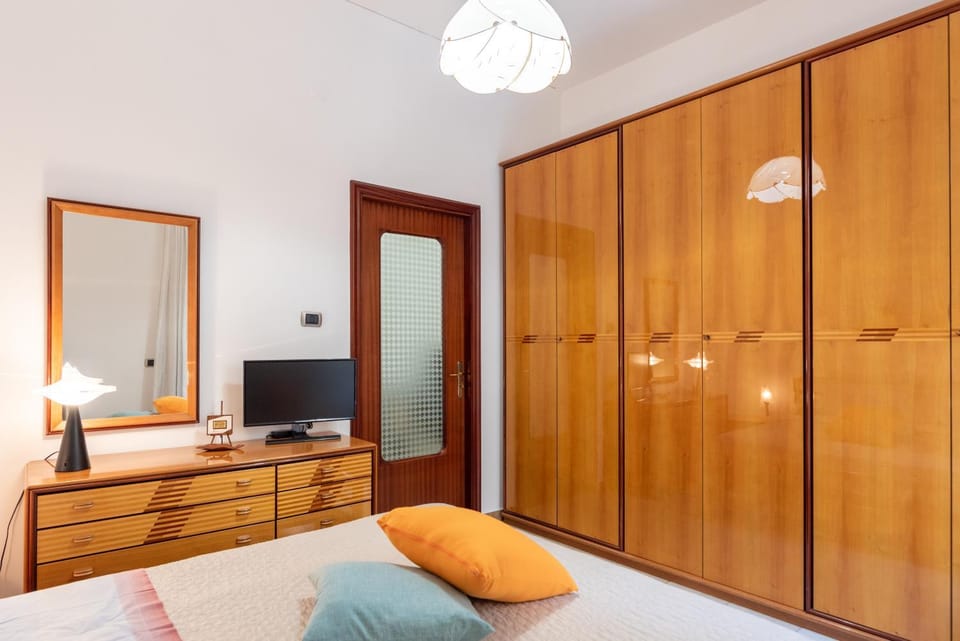 Bedroom, wardrobe