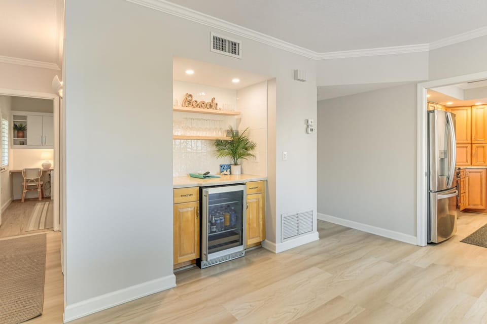 Waterfront Nokomis Condo < Half Mile to Beach! House in Venice