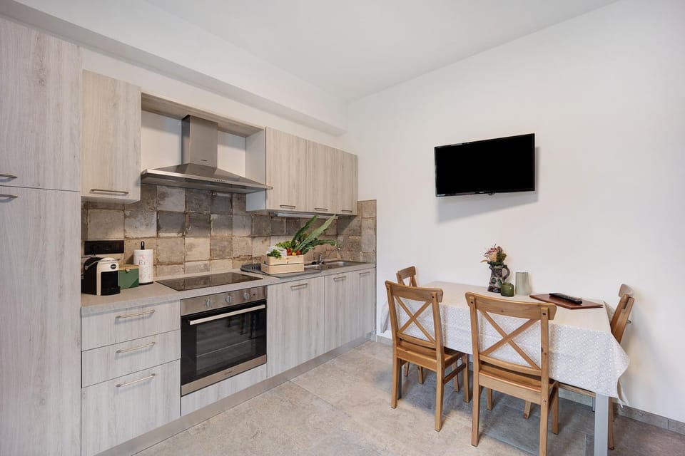 Property building, Kitchen or kitchenette, Living room