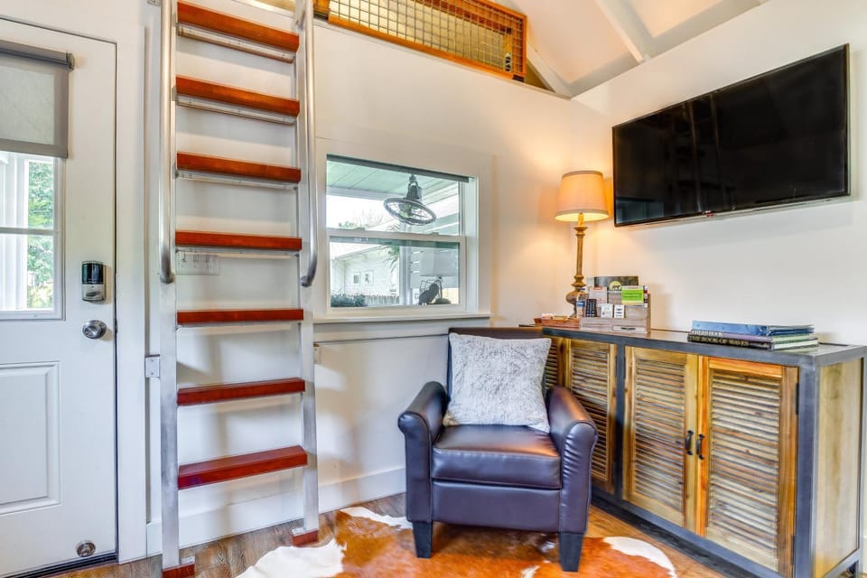 Pensacola Tiny House < 1 Mi to Bayview Park! House in Pensacola