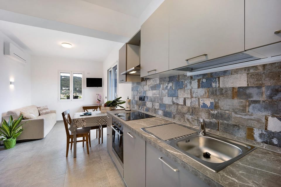 Kitchen or kitchenette, Living room