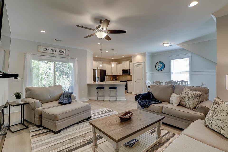 MBR King & 4 Queens Huge Living Room Covered Porch Bikes & Beach Gear included House in Hilton Head Island