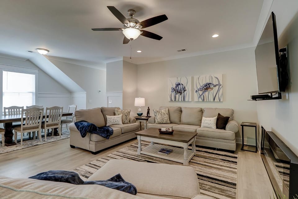 MBR King & 4 Queens Huge Living Room Covered Porch Bikes & Beach Gear included House in Hilton Head Island