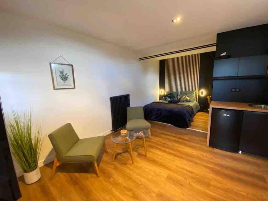 Appartement avec jacuzzi dans la chambre et piscine aux beaux jours Apartment in Hauts-de-France