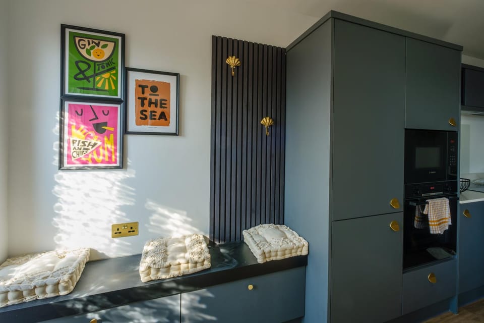 Facade/entrance, Kitchen or kitchenette