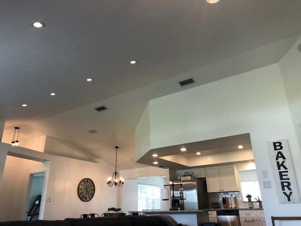 Beautiful Home across the street from Lake June! House in Florida