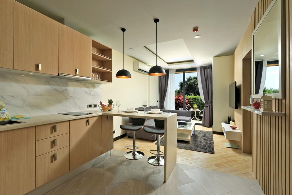 Kitchen or kitchenette, Living room, Seating area, Dining area, Garden view, stove