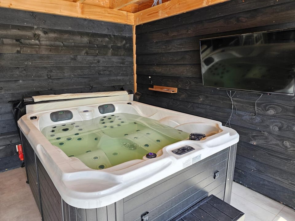 TV and multimedia, Spa and wellness centre/facilities, Spa and wellness centre/facilities