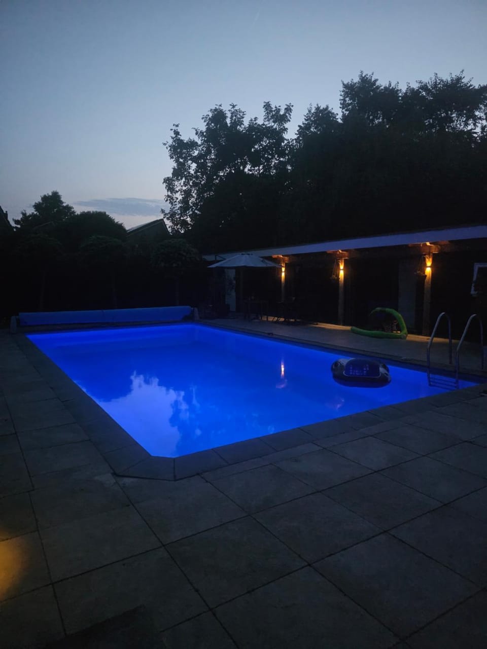 Night, Pool view, Swimming pool, sunbed