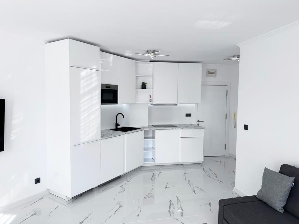 Admiral Plaza Apartment , Large swimming pool , 5 min walking to the beach Apartment in Sunny Beach