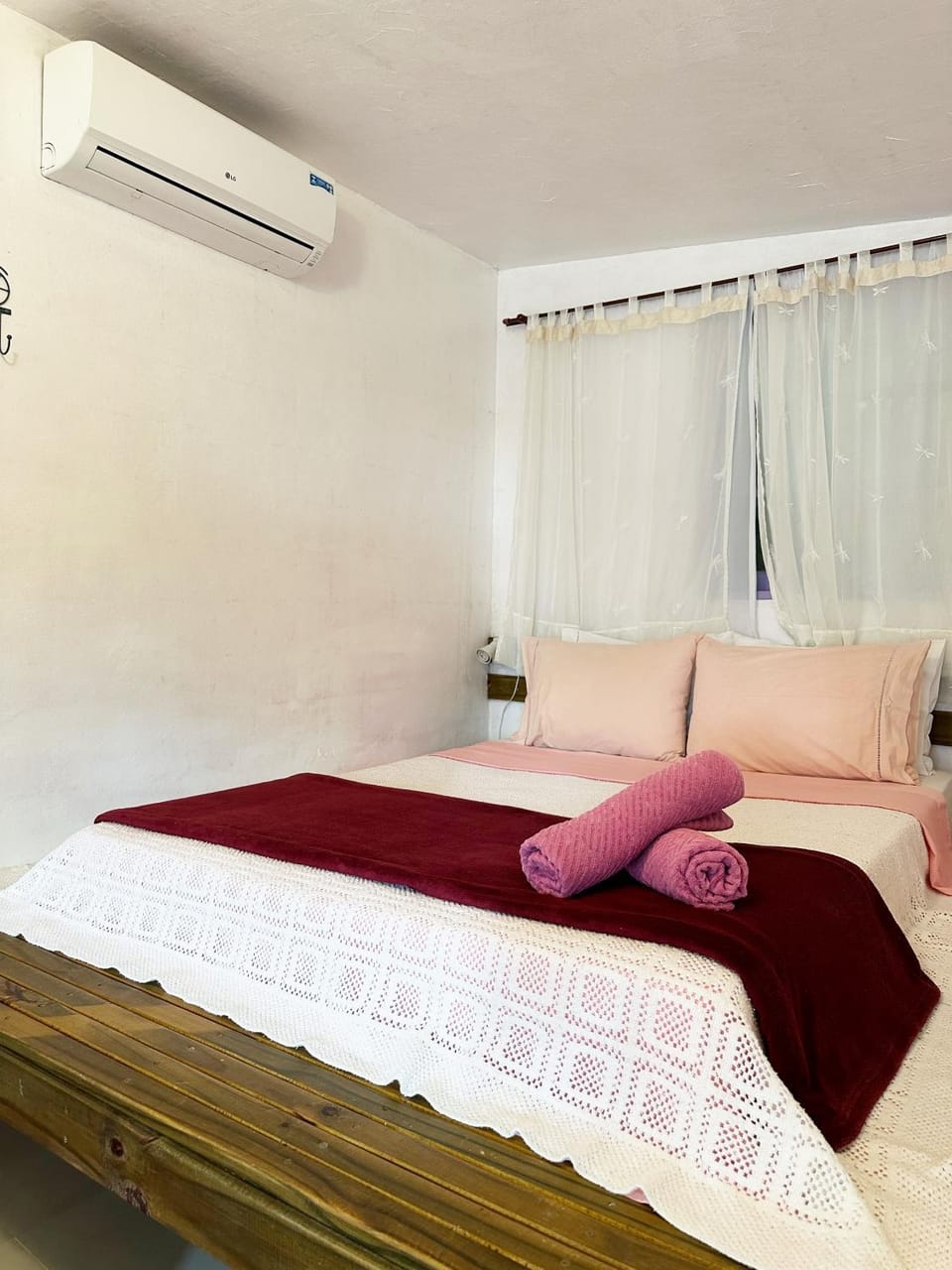 Bed, Bedroom, air conditioner