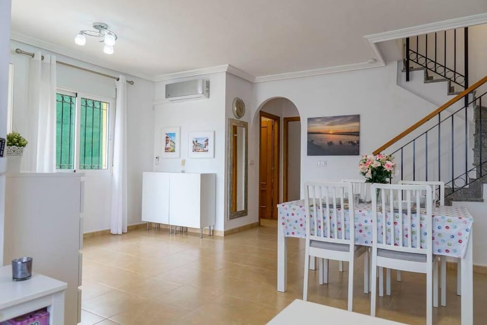Beautiful 3 Bed Townhouse with landscaped communal pool area House in Vega Baja del Segura