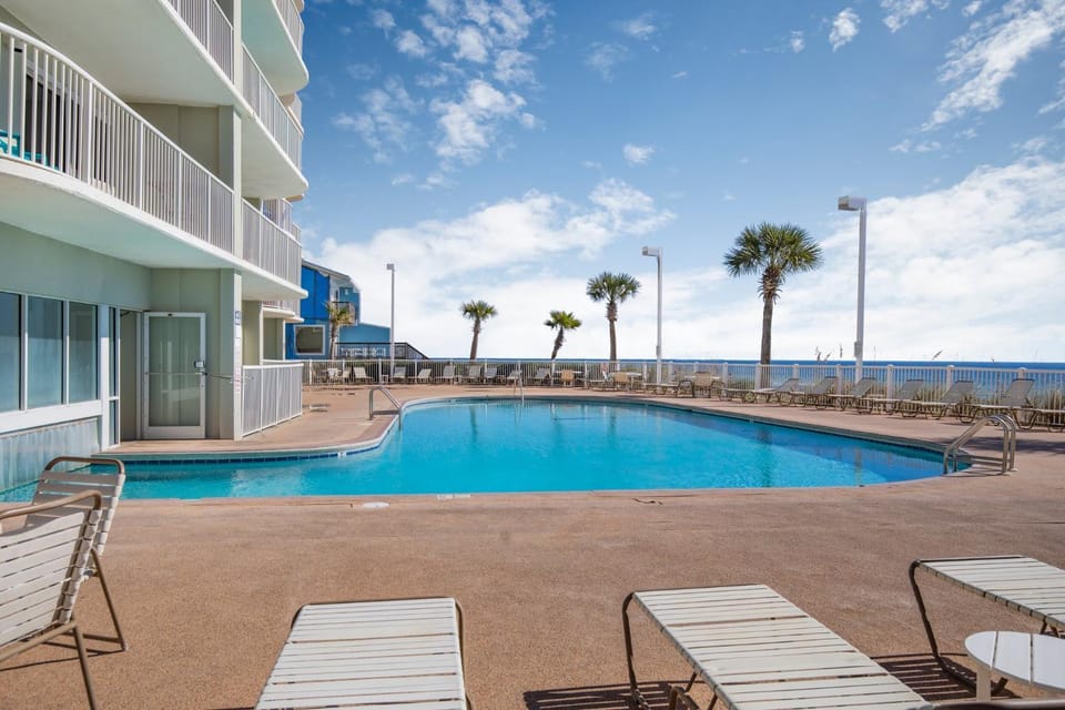 Tradewinds 001 by Vacation Homes Collection Apartment in Orange Beach