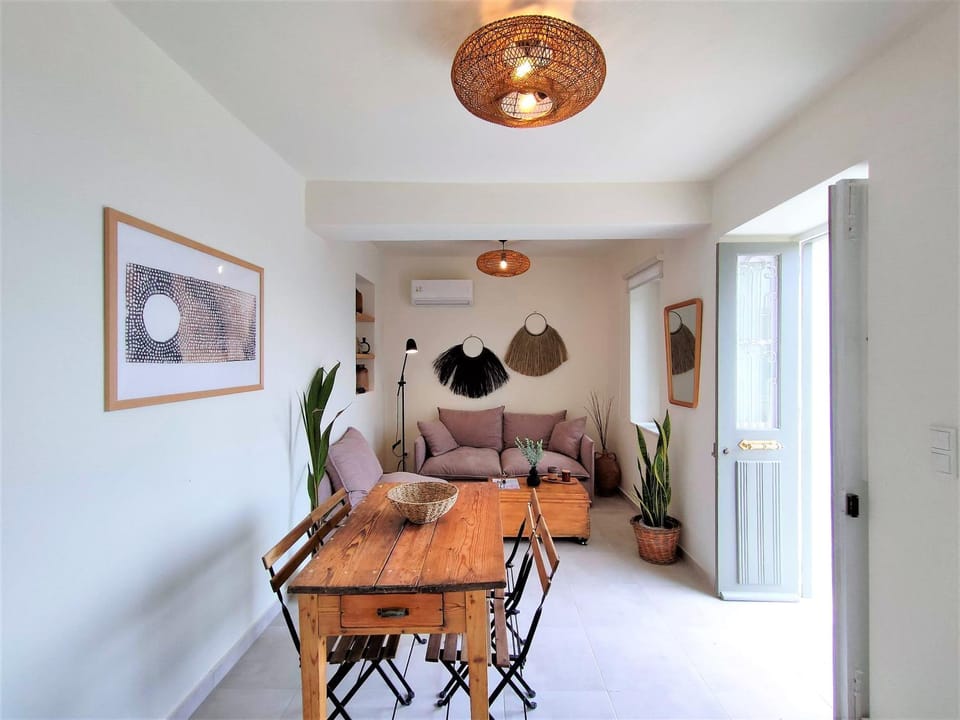 Seating area, Dining area