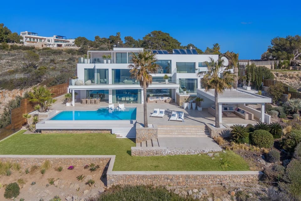 Property building, Day, Natural landscape, Pool view, Swimming pool, sunbed
