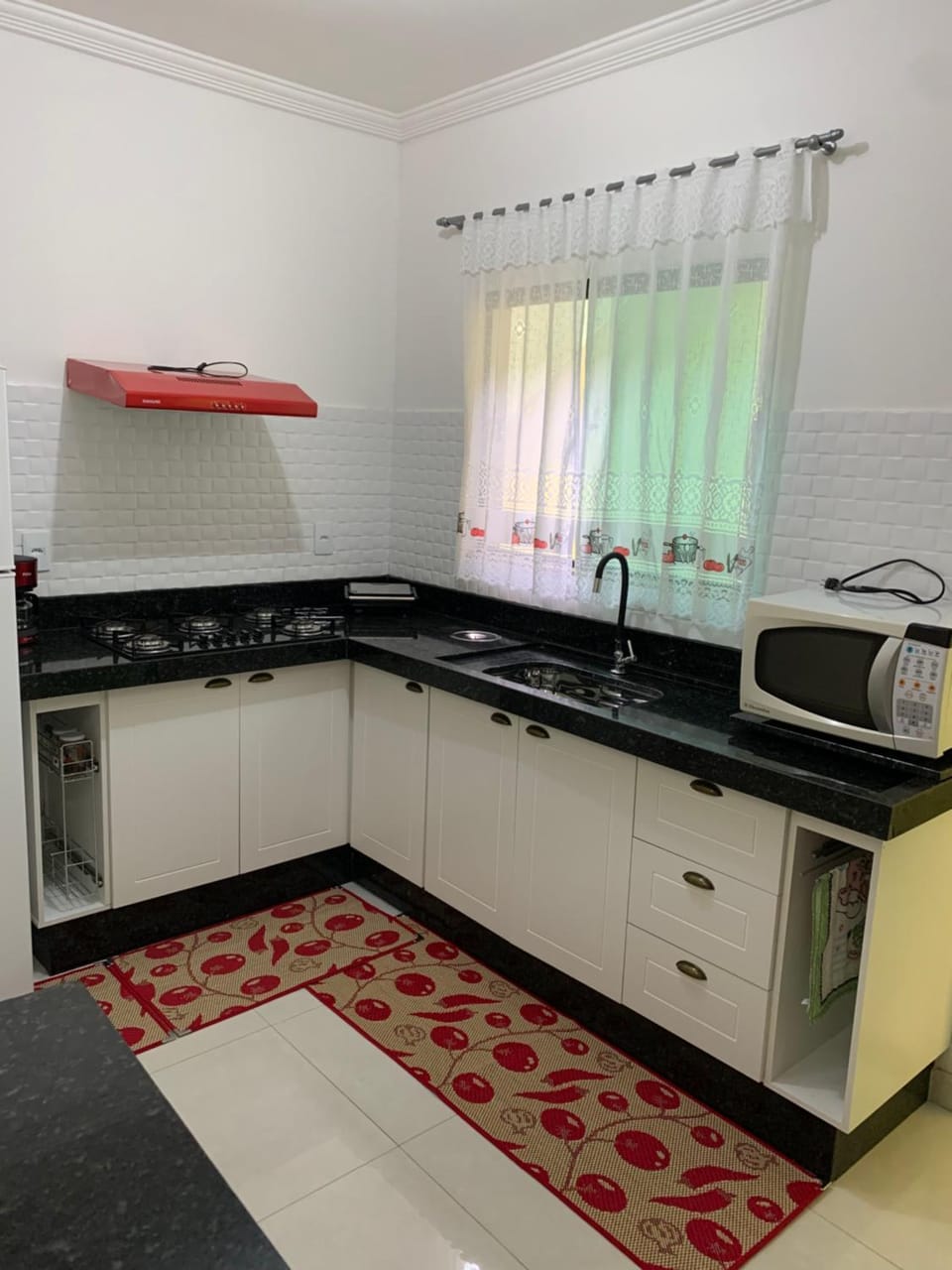 Kitchen or kitchenette, minibar, stove