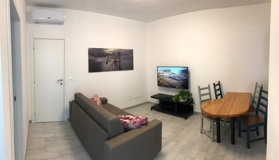 Living room, Evening entertainment, air conditioner