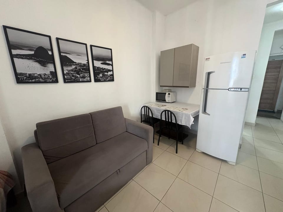 Studio completo ENTRADA pela PRAIA DE COPACABANA, com ar, wifi, netflix, até 4 pessoas, pauloangerami AA3806 Apartment in Rio de Janeiro