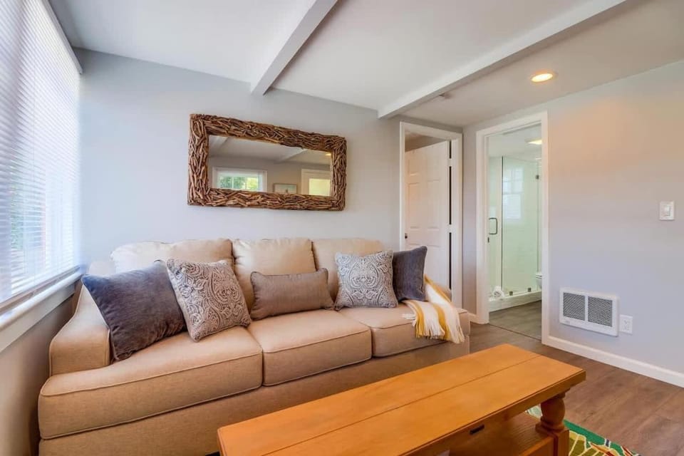 Bette's Bungalow Apartment in La Jolla