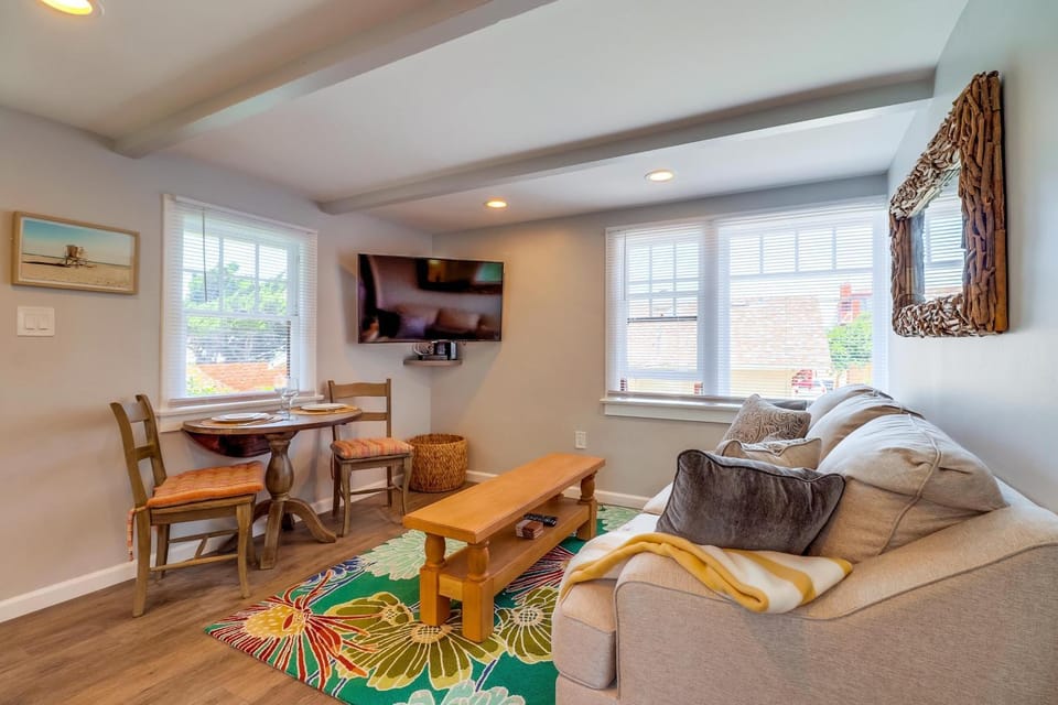 Bette's Bungalow Apartment in La Jolla