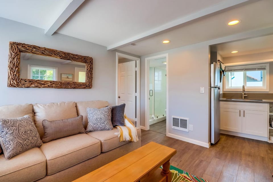 Bette's Bungalow Apartment in La Jolla