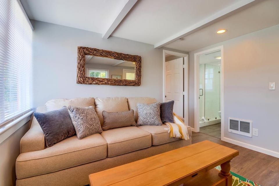 Bette's Bungalow Apartment in La Jolla