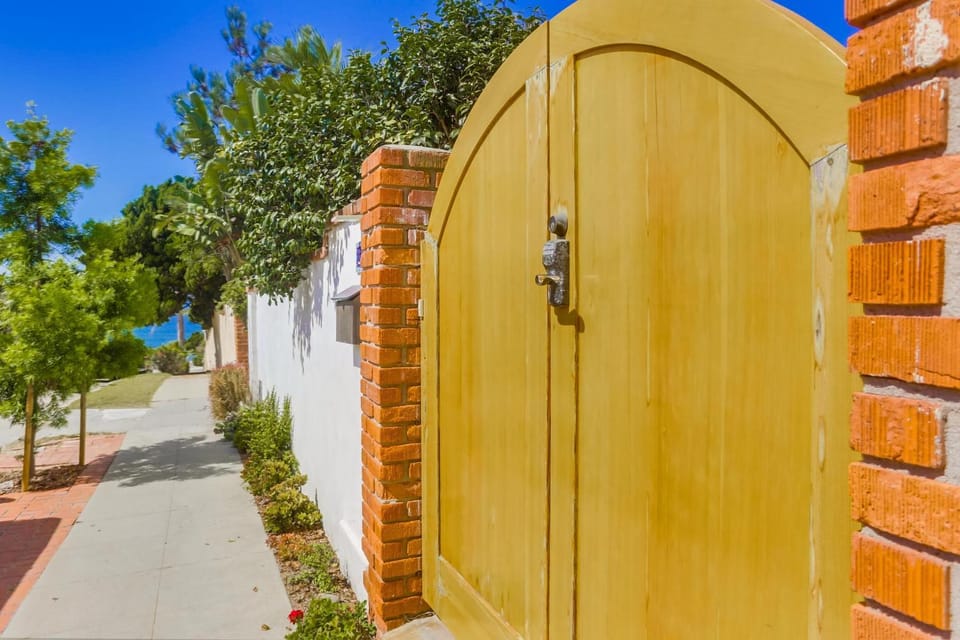 Surf and Sand Beach Bungalow House in La Jolla