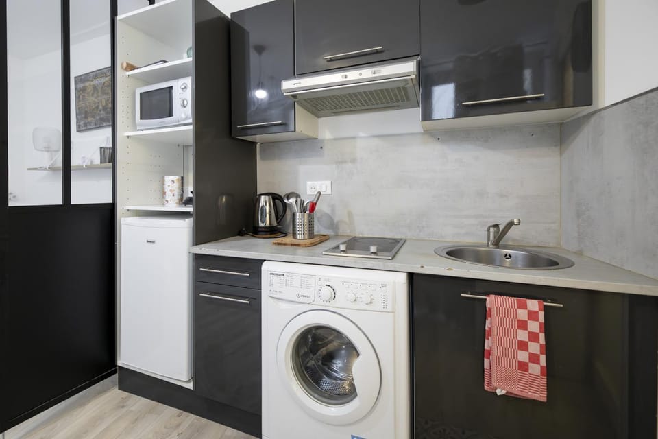 Kitchen or kitchenette