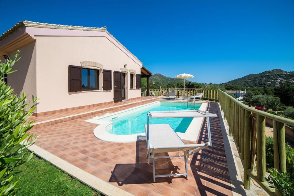 Property building, Swimming pool, sunbed