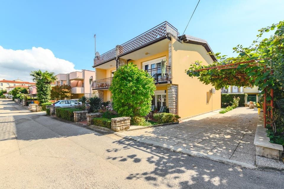 Property building, Neighbourhood, Street view