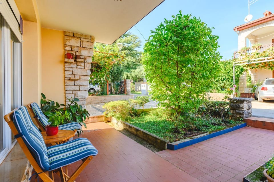 Property building, Day, Garden, Garden view