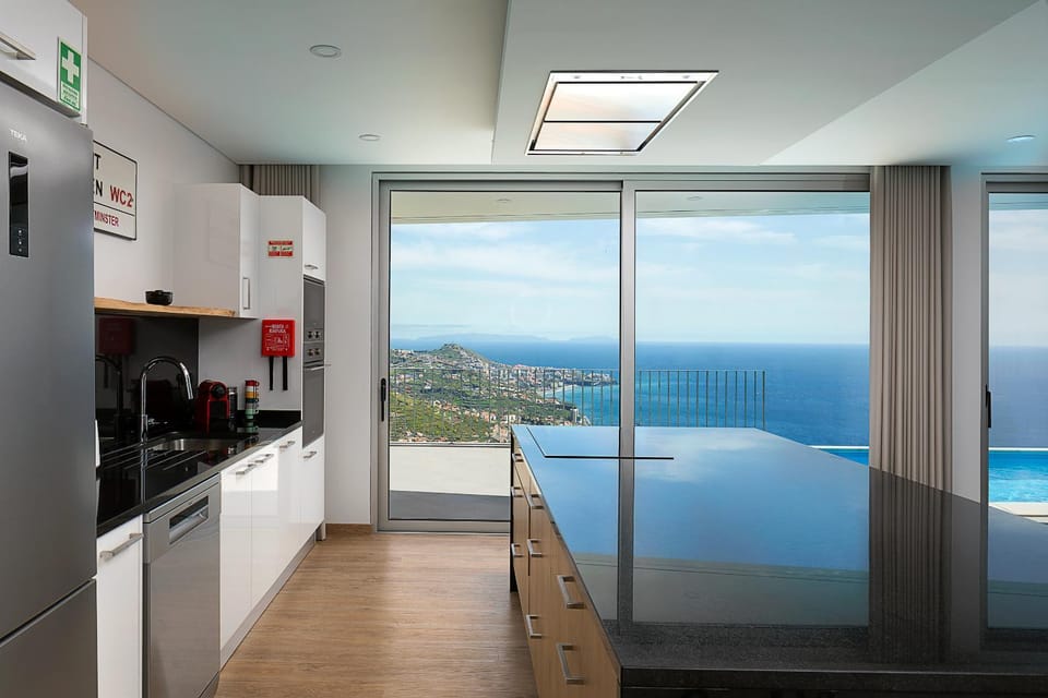Natural landscape, Balcony/Terrace, Sea view, dishwasher, minibar, pet friendly, stove, kitchen