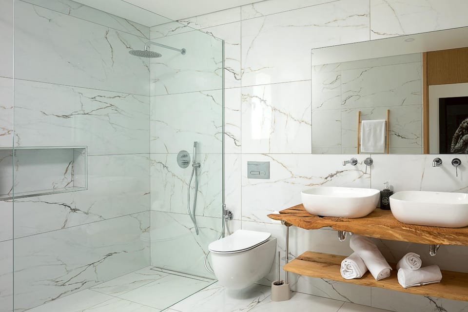 Shower, Toilet, Bathroom, towels