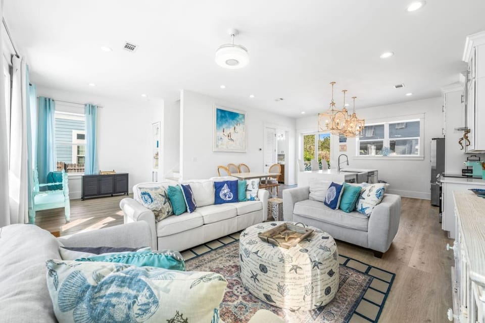 10 Min WalkTo 30A Beach Rooftop View & Cinema House in South Walton County